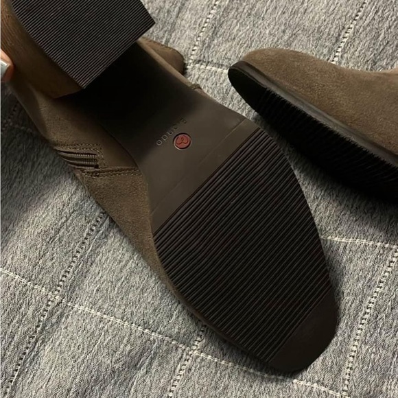 Blonde‎ Dark Taupe Ankle Bootie - Picture 3 of 7